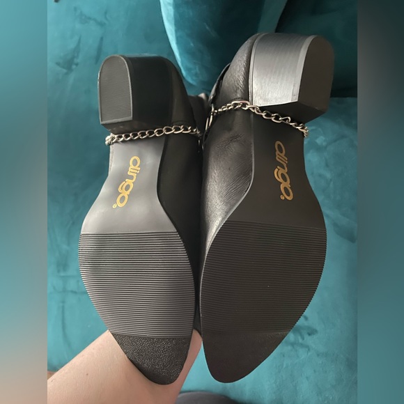 Like new Dingo Olivia boots size 11M - Picture 3 of 3